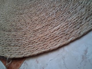 Alfombra redonda de yute beige y marrón