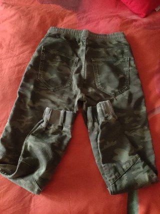 Pantalón camuflaje Zara Talla S