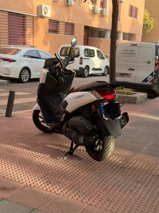 Yamaha NMAX 125cc Scooter Automática