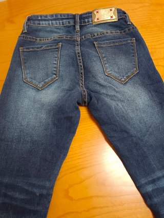 Pantalón vaquero niña con tachuelas