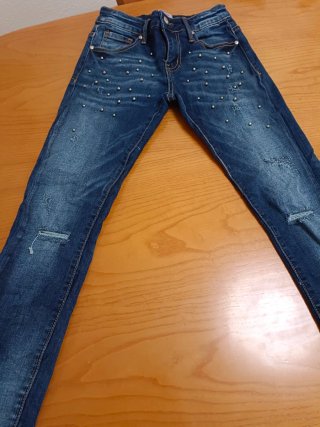 Pantalón vaquero niña con tachuelas