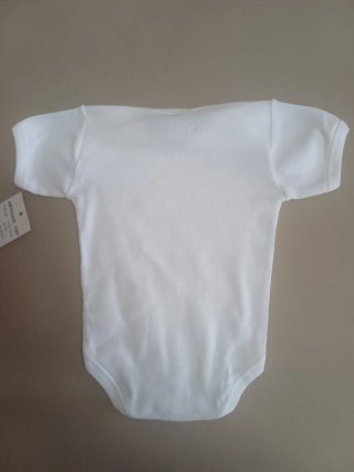 Lote Ropa Bebé Blanca: Body, Cubrepañal y Babero