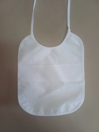 Lote Ropa Bebé Blanca: Body, Cubrepañal y Babero
