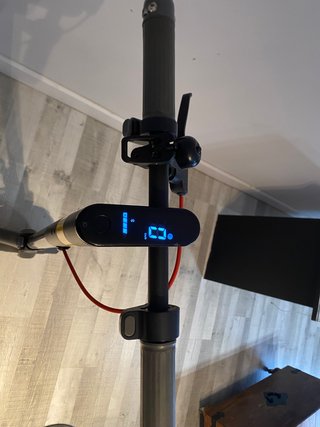 Patinete eléctrico gris