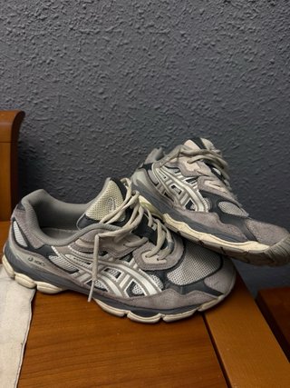 ASICS Bambas Grises y Blancas