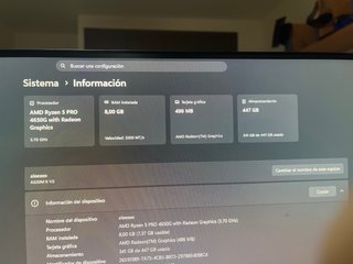 Ordenador Gaming AMD con luces LED rojas