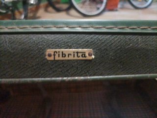 Maleta antigua vintage fibrita