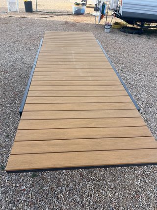 Mesa de exterior madera y metal