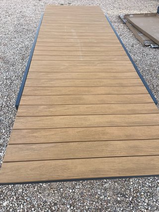 Mesa de exterior madera y metal
