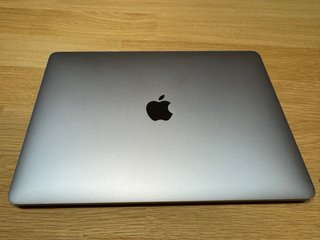 MacBook Pro 13 del 2018 color Plata con Touch Bar