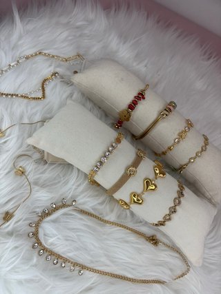 Collar dorado y plateado con colgantes desde 5euro