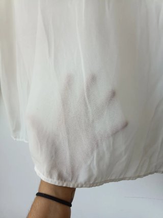 Blusa blanca con volantes