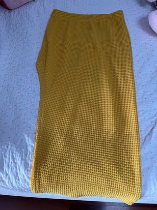 Conjunto amarillo tejido