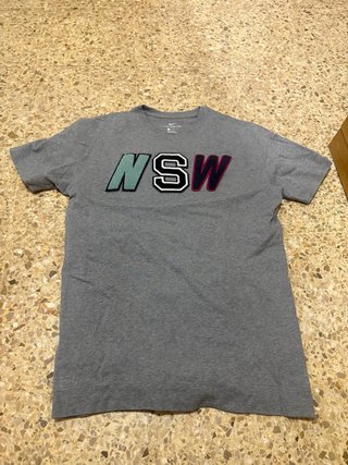 Camiseta Nike NSW Gris Multicolor