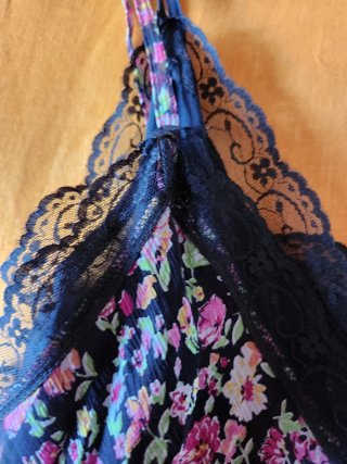 Abito in seta floreale nero