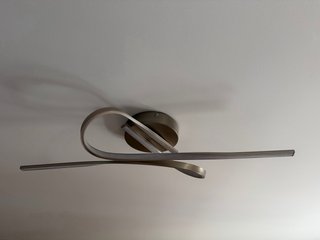 Plafón LED moderno plata y blanco