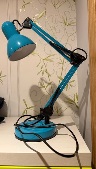Flexo de estudio azul y negro