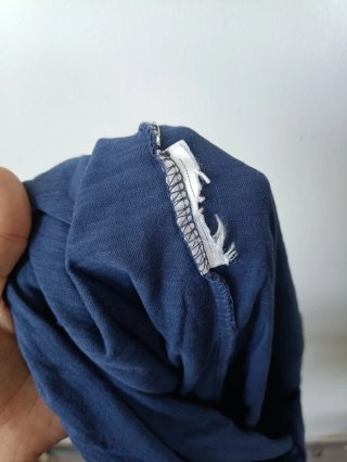 Top azul de crochet