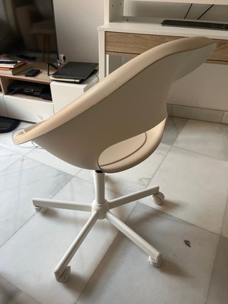 Silla de escritorio giratoria crema