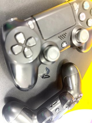 PS4 Slim 1TB + Mando Extra