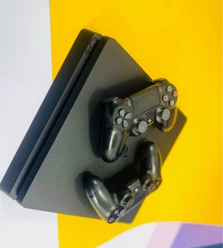 PS4 Slim 1TB + Mando Extra