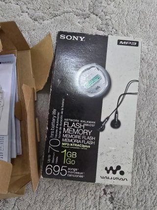 Sony Walkman NW-E107 1GB MP3