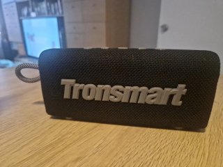 Altavoz Portátil Tronsmart Negro y Plateado