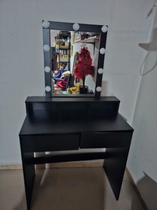 Tocador negro con luces LED