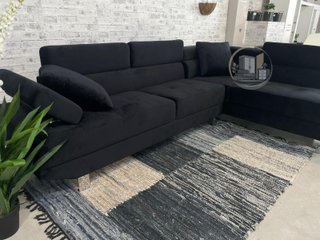 Sofá-rinconera en negro terciopelo