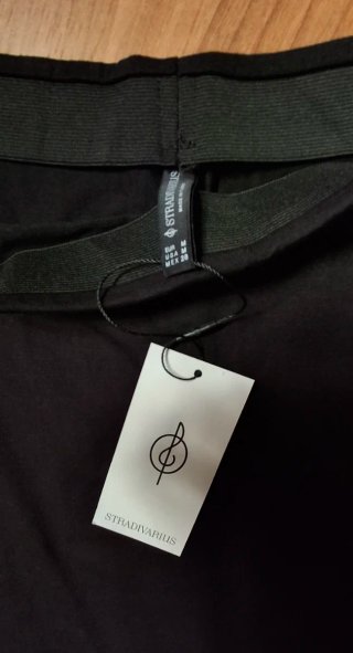 Falda larga negra Stradivarius