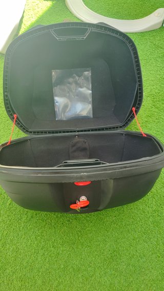 Baúl Moto Grande 47L SHAD + Base + 2 Llaves