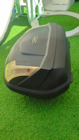 Baúl Moto Grande 47L SHAD + Base + 2 Llaves
