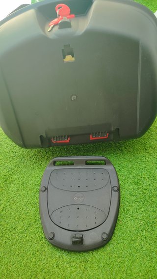 Baúl Moto Grande 47L SHAD + Base + 2 Llaves
