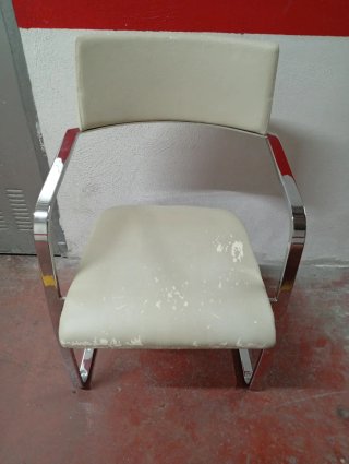 Juego de 4 sillas salón beige y plata