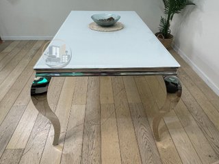 MESA DE COMEDOR DE CRISTAL Y PATAS CROMADAS
