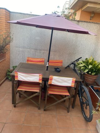 Mesa y 4 sillas de jardín modelo barco y sombrilla