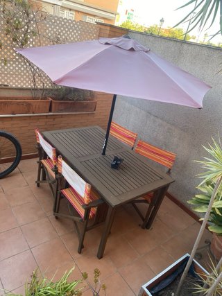 Mesa y 4 sillas de jardín modelo barco y sombrilla