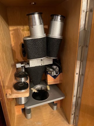 Microscopio Binocular Antiguo con Estuche