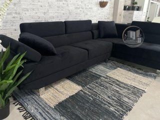 Sofá-rinconera en negro terciopelo