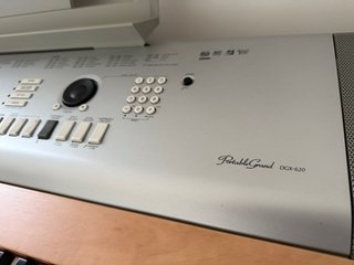 Piano Yamaha DGX-620 + soporte, perfecto estado