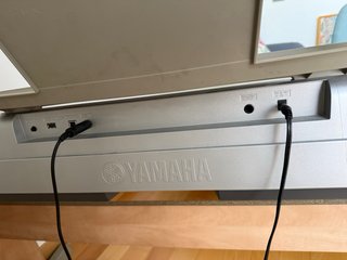 Piano Yamaha DGX-620 + soporte, perfecto estado