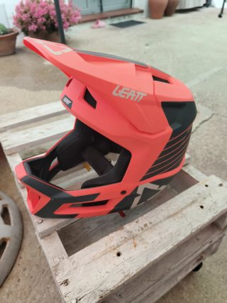 Casco integral Leatt naranja