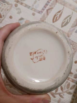 Jarrón de cerámica con sello antiguo
