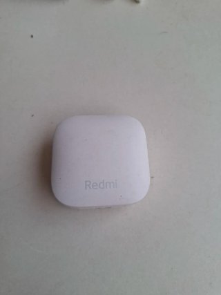 Cajas auriculares Philips y Redmi negras
