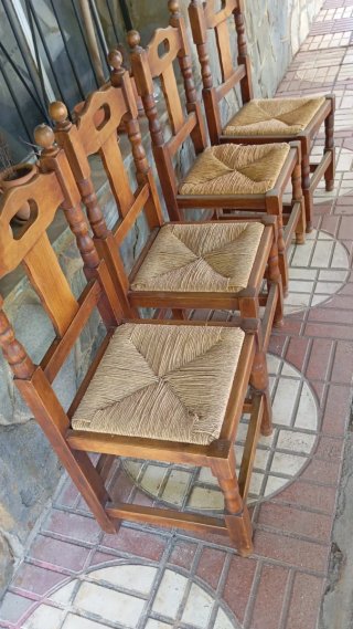Sillas de madera rústicas
