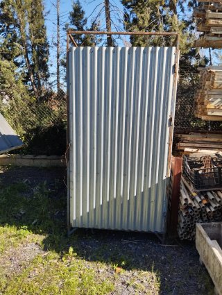 Aseo exterior chapa con plato turco WC y lavabo