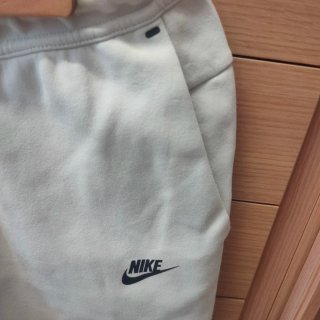 Pantalón corto hombre Nike Tech Beige