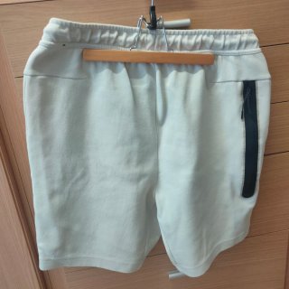 Pantalón corto hombre Nike Tech Beige