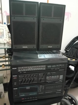 Cadena de música Philips F1660 con altavoces