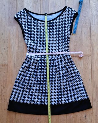 Vestido Stradivarius negro y blanco talla S